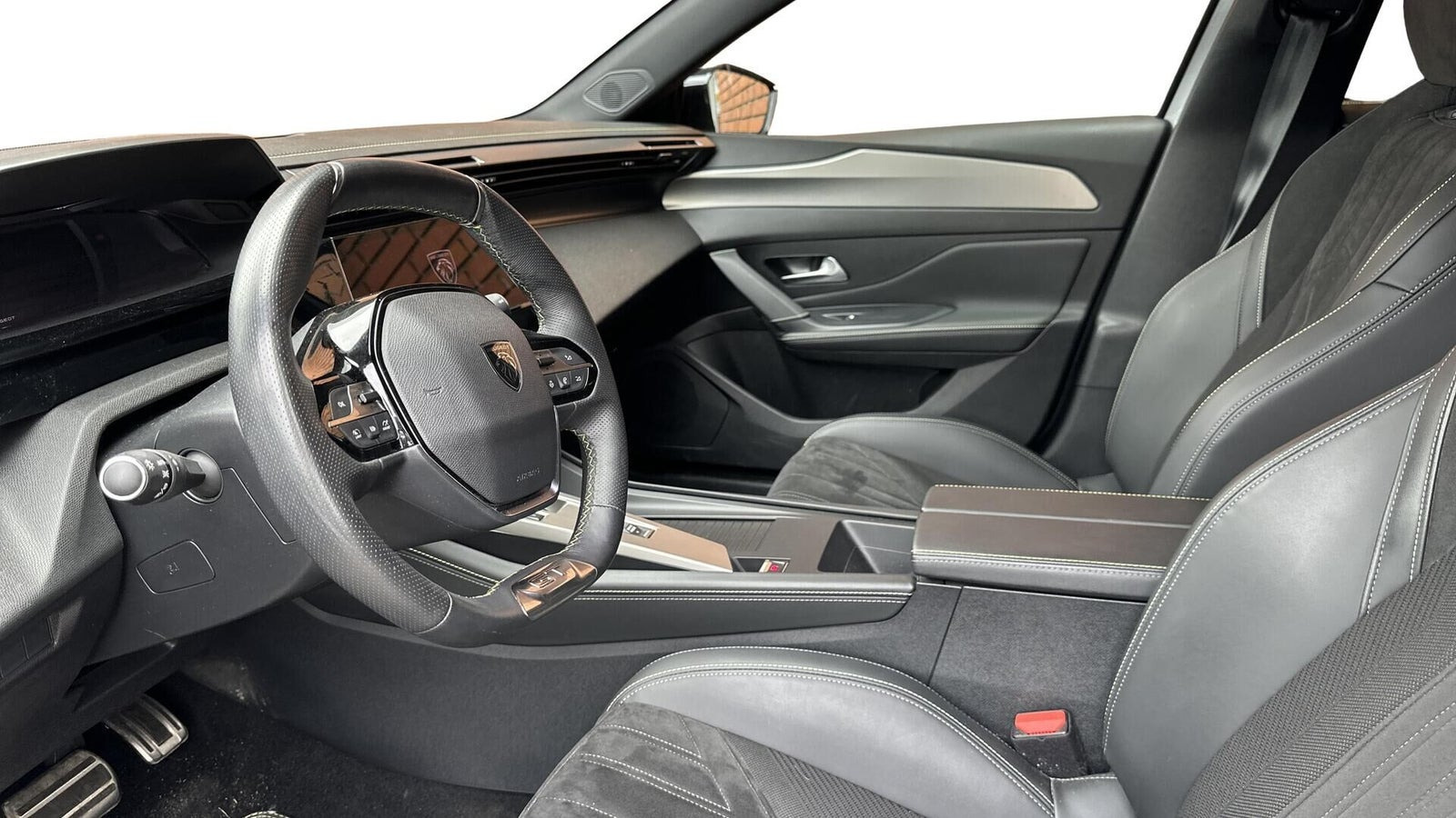Grå Peugeot E-308 fra 2024