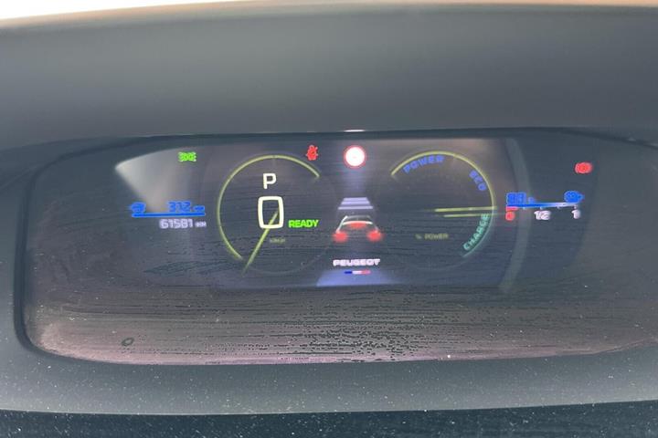 Grå Peugeot E-308 fra 2024
