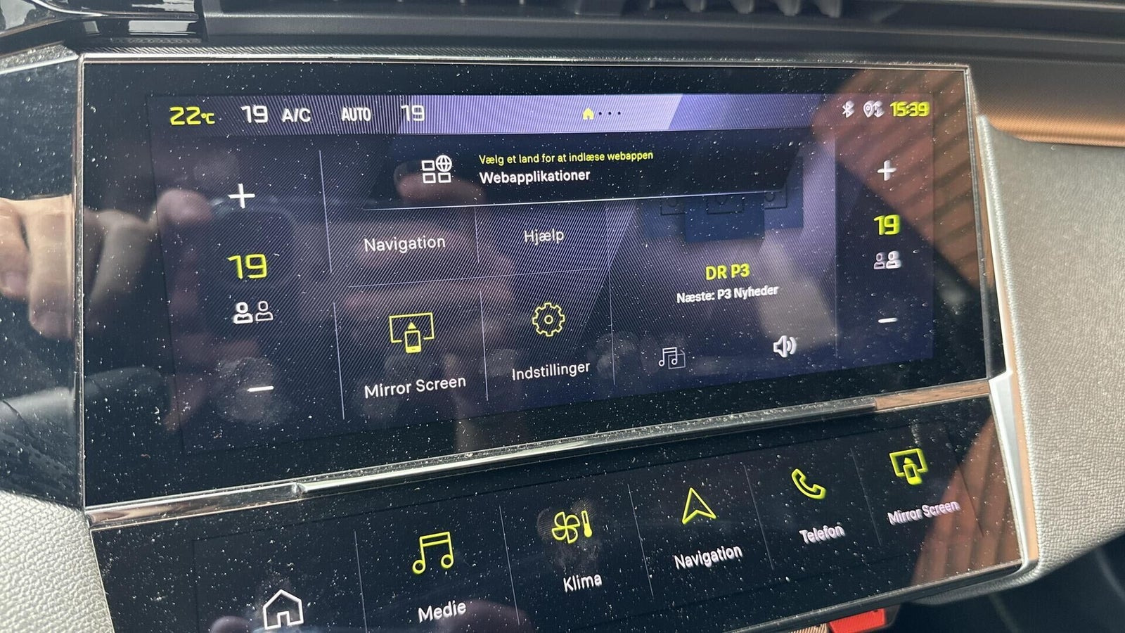 Grå Peugeot E-308 fra 2024