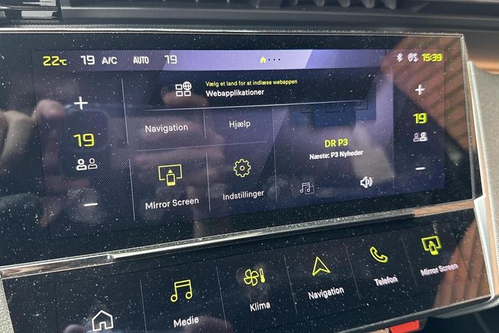 Grå Peugeot E-308 fra 2024