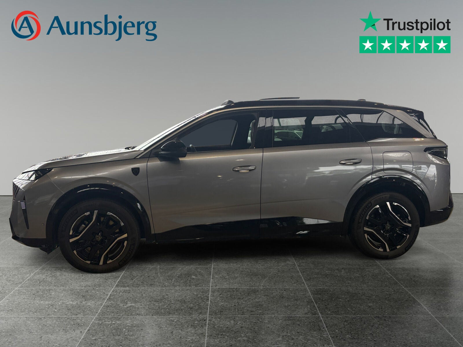 Grå Peugeot e-5008 fra 2026