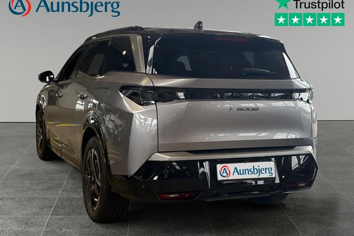 Grå Peugeot e-5008 fra 2026