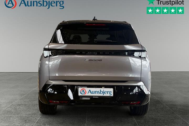 Grå Peugeot e-5008 fra 2026