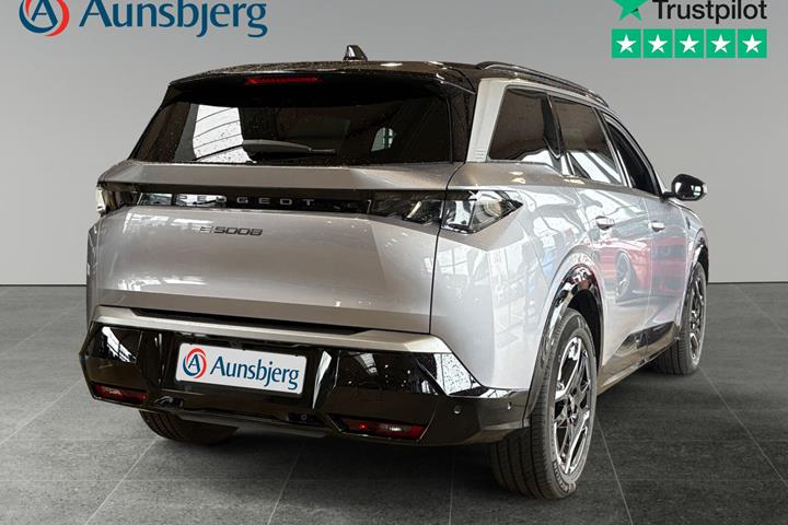 Grå Peugeot e-5008 fra 2026