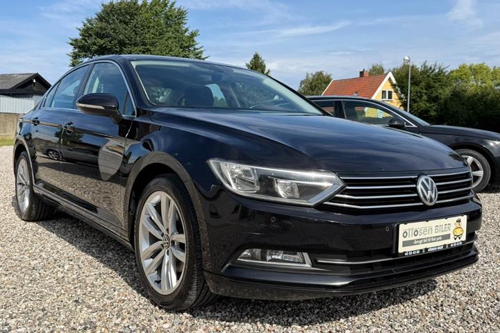 Sort VW Passat fra 2016