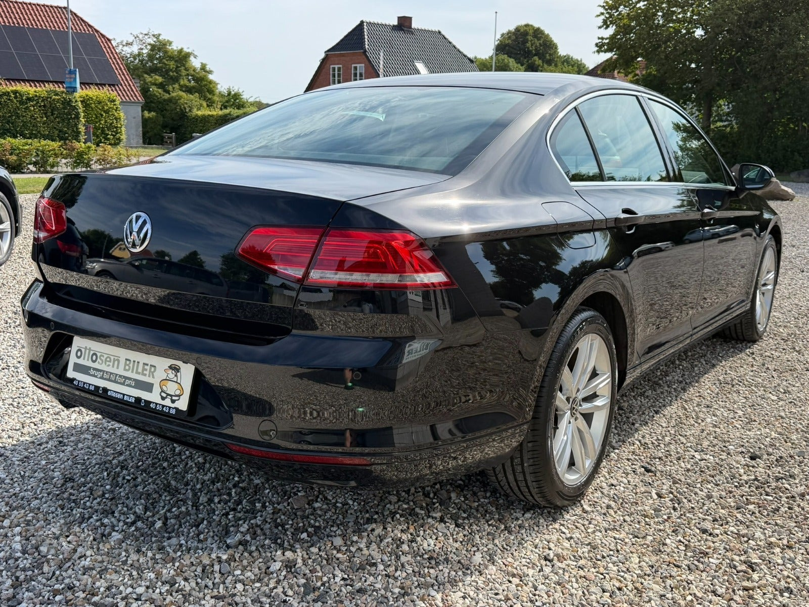 Sort VW Passat fra 2016
