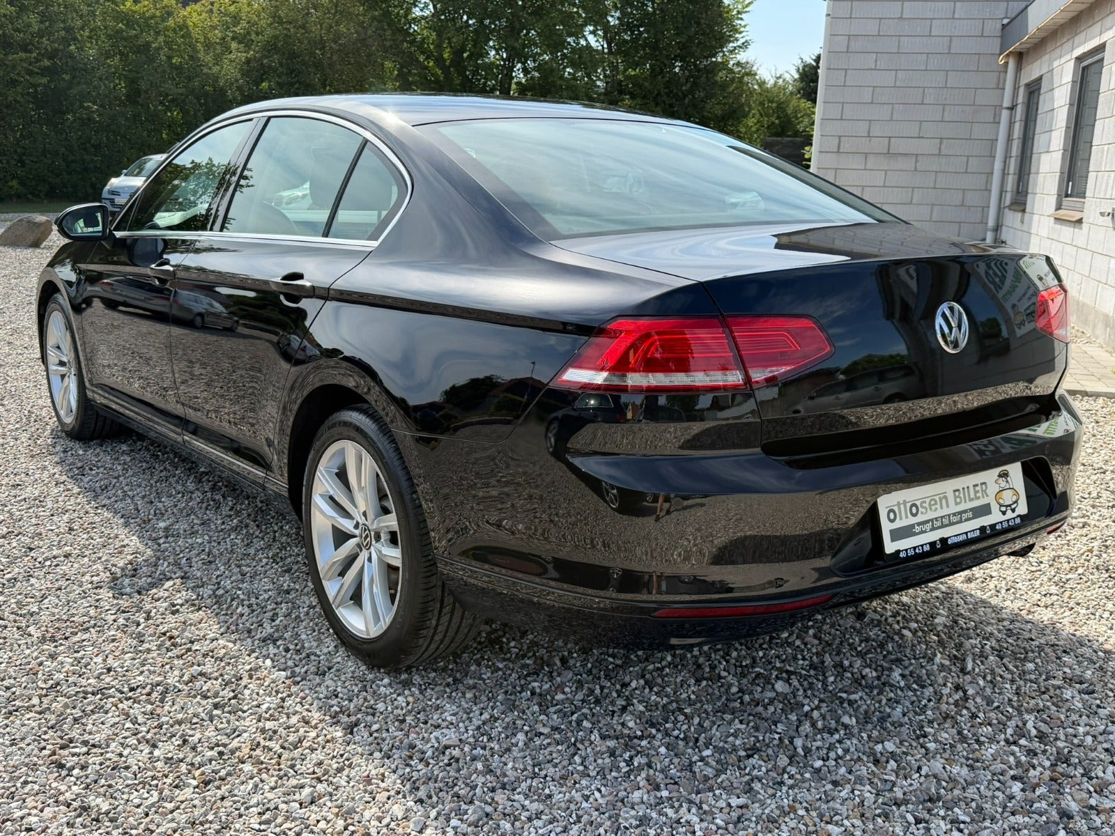Sort VW Passat fra 2016