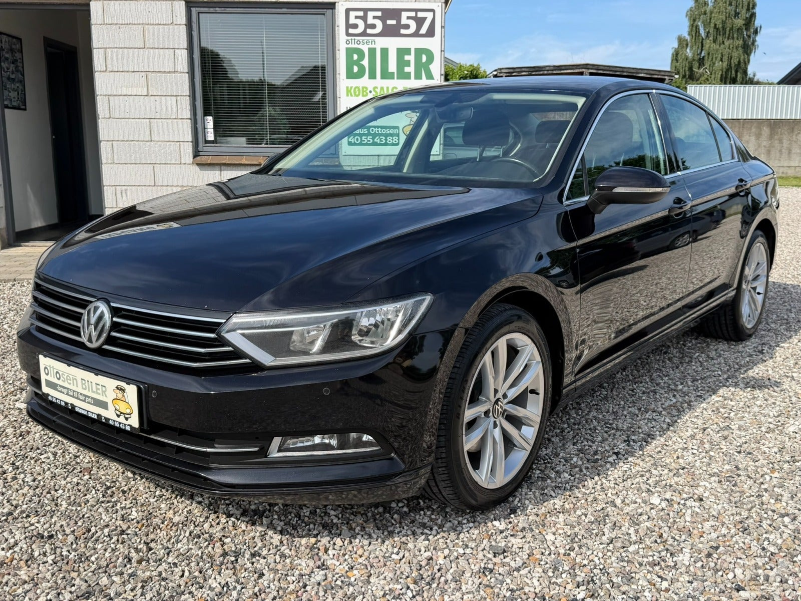 Sort VW Passat fra 2016