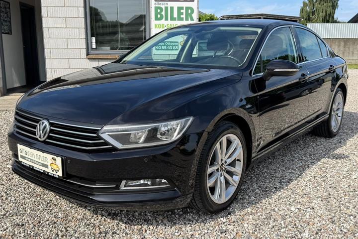 Sort VW Passat fra 2016