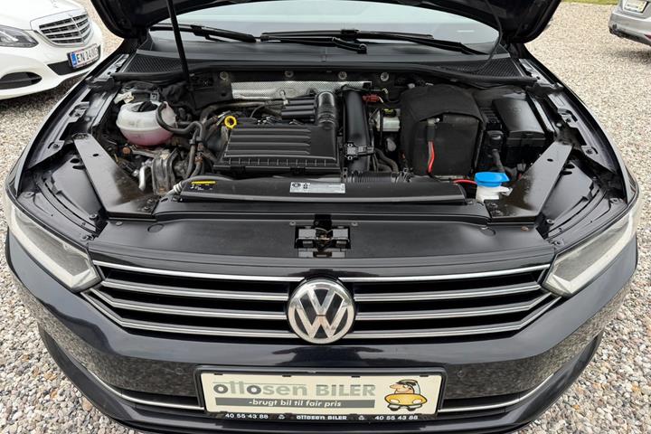 Sort VW Passat fra 2016