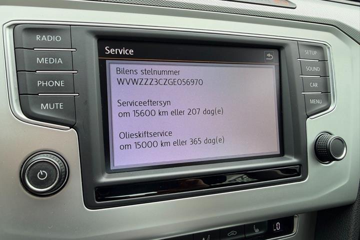 Sort VW Passat fra 2016