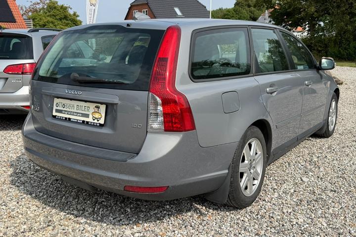 Grå Volvo V50 fra 2007