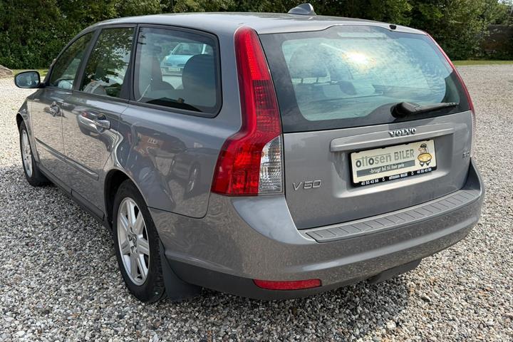Grå Volvo V50 fra 2007