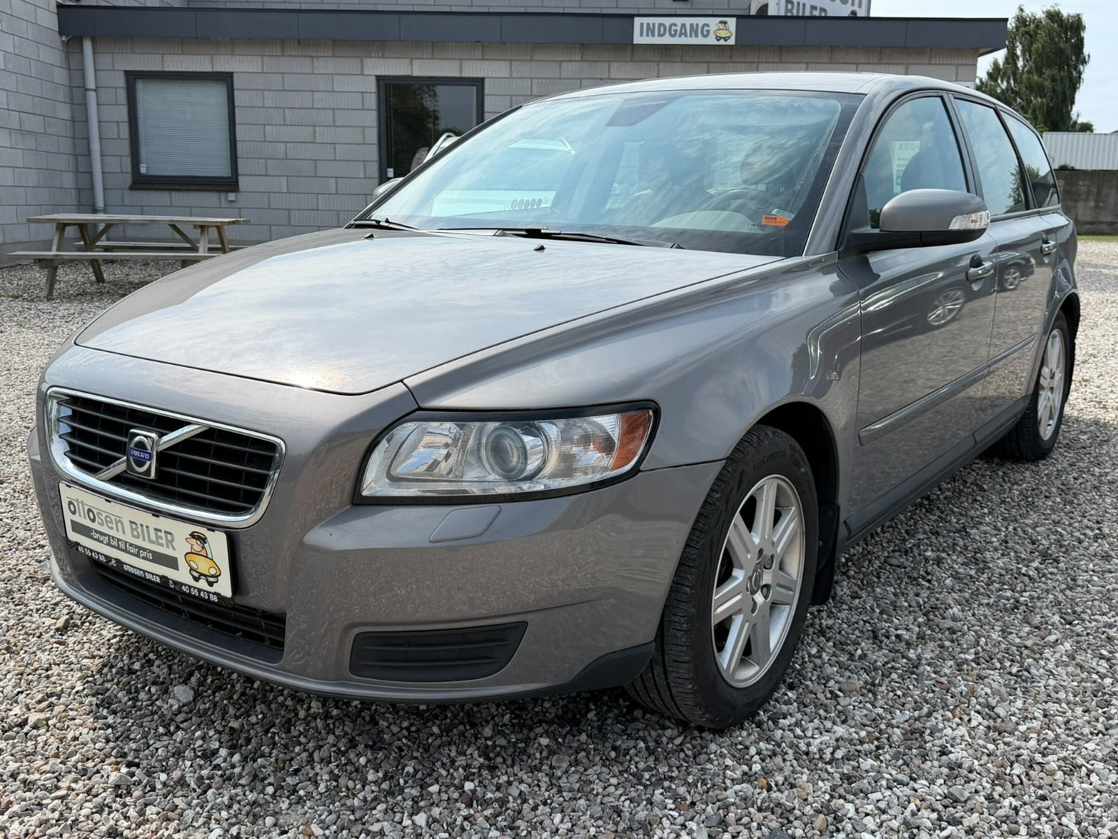 Grå Volvo V50 fra 2007