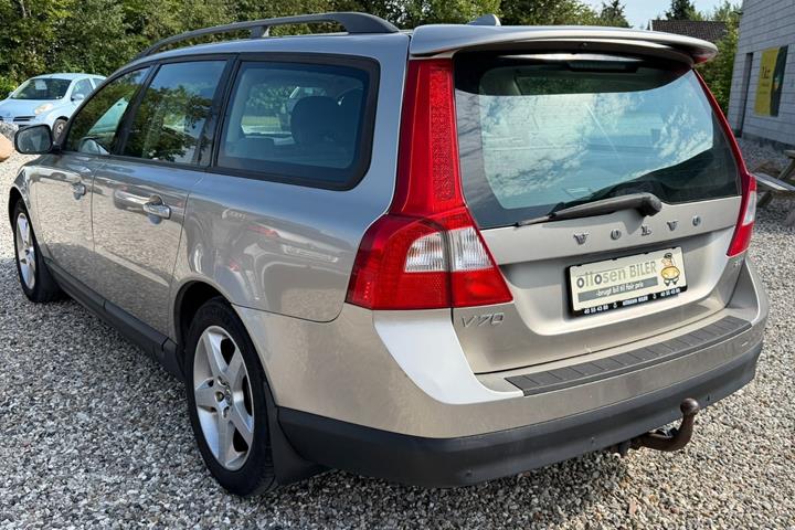Beige Volvo V70 fra 2007