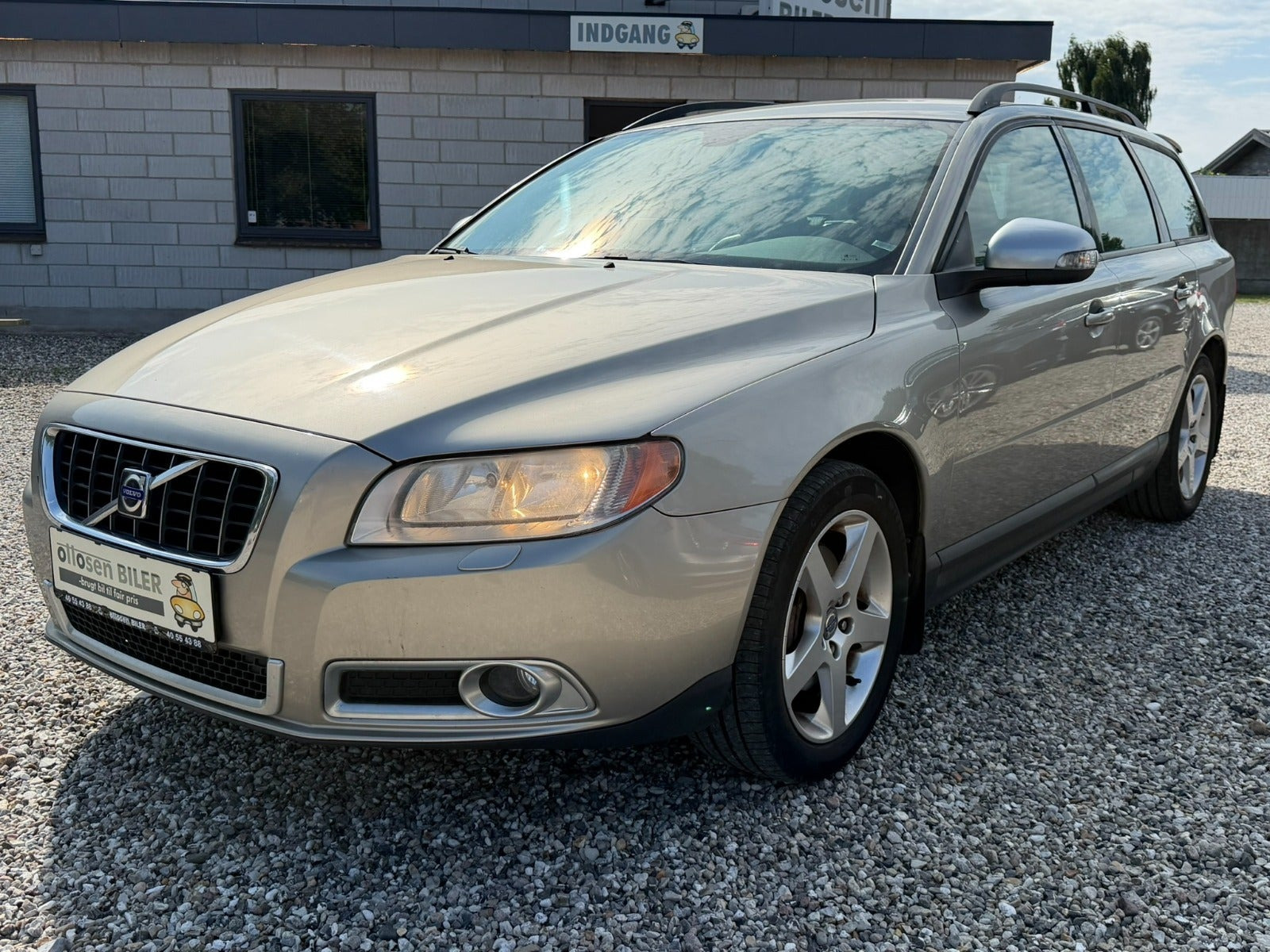 Beige Volvo V70 fra 2007