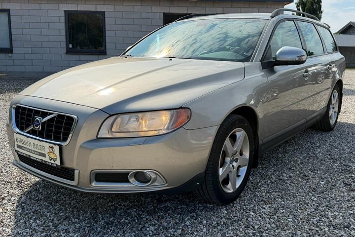Beige Volvo V70 fra 2007