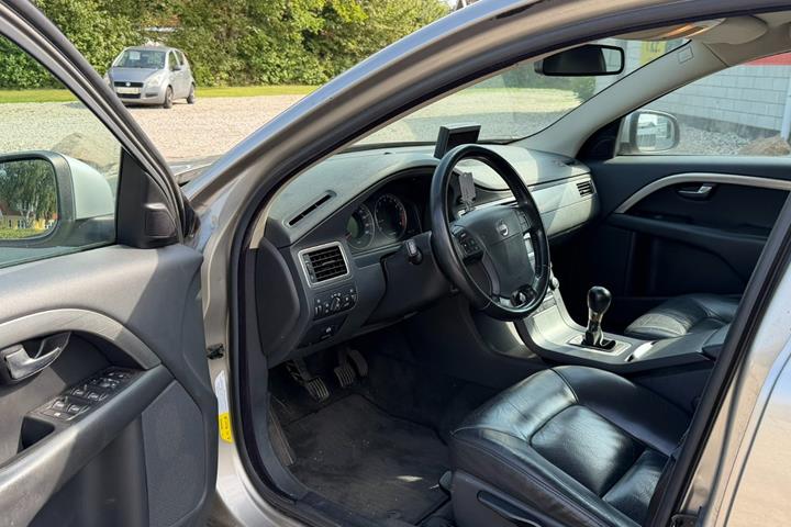 Beige Volvo V70 fra 2007