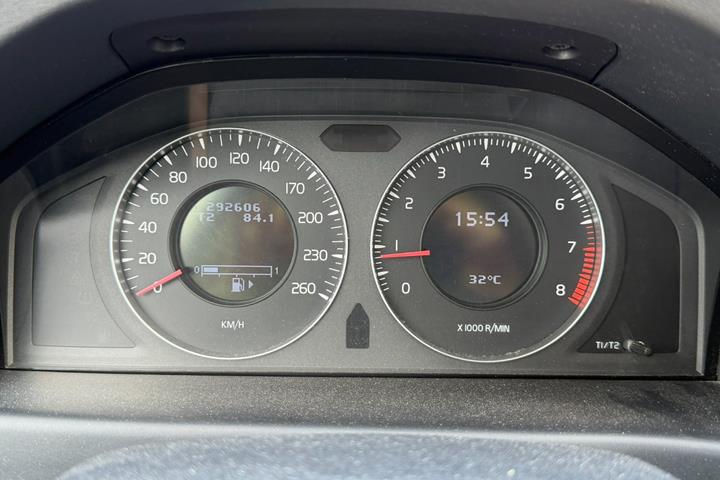 Beige Volvo V70 fra 2007