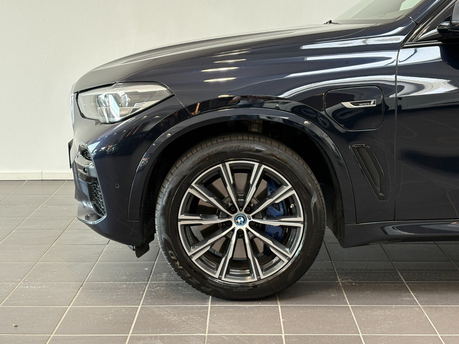 Sort BMW X5 fra 2023