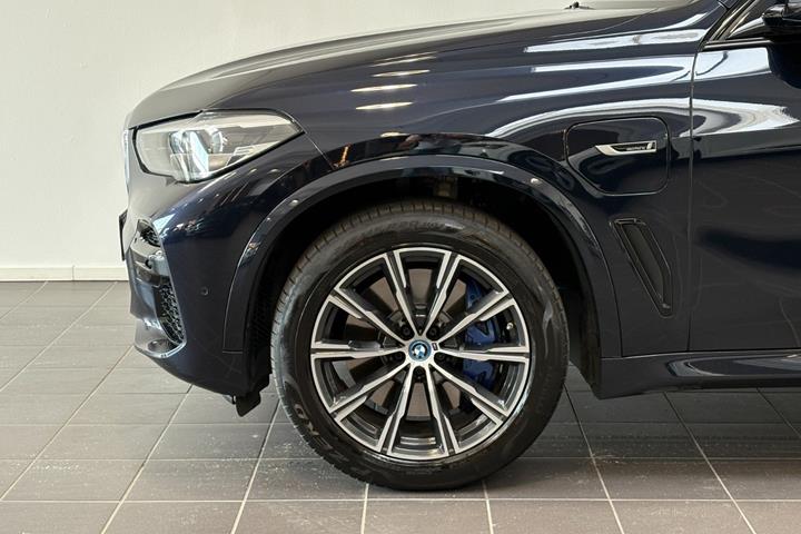 Sort BMW X5 fra 2023