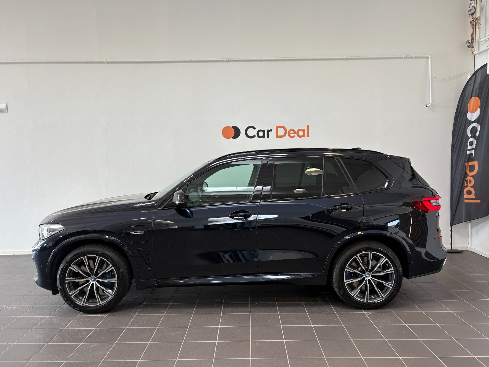 Sort BMW X5 fra 2023