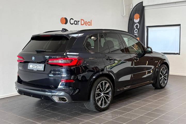 Sort BMW X5 fra 2023