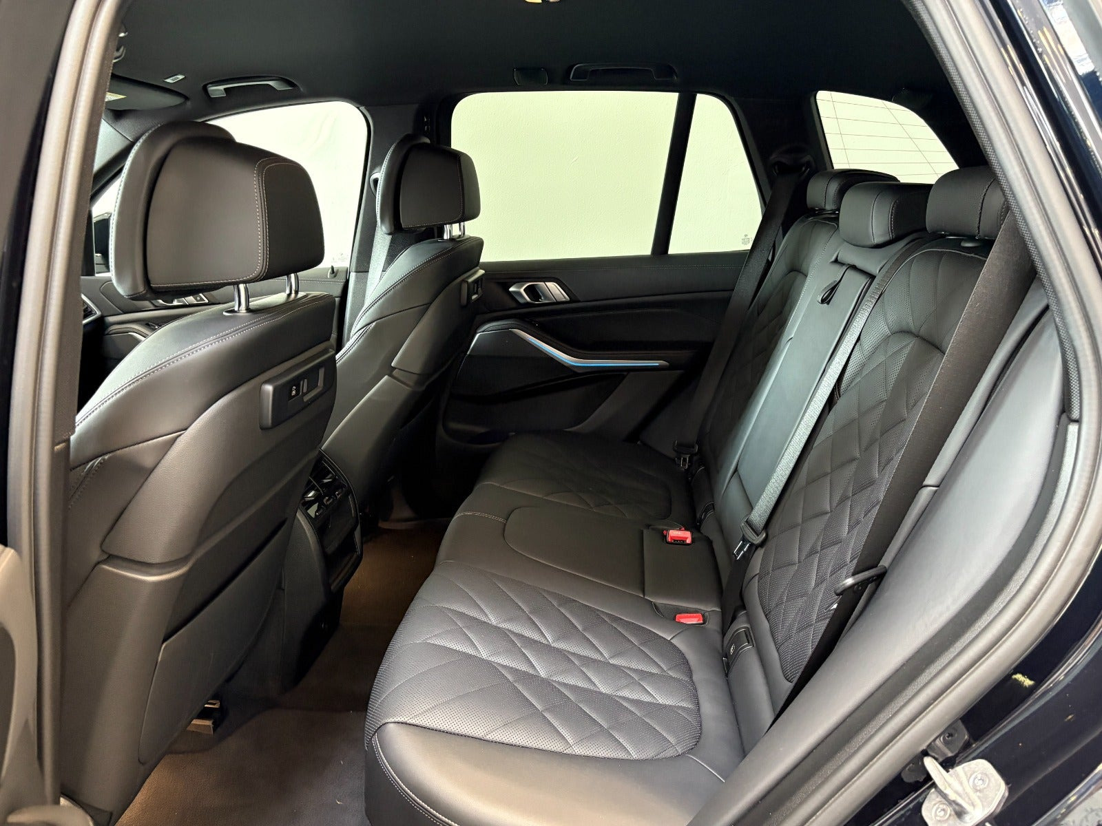 Sort BMW X5 fra 2023
