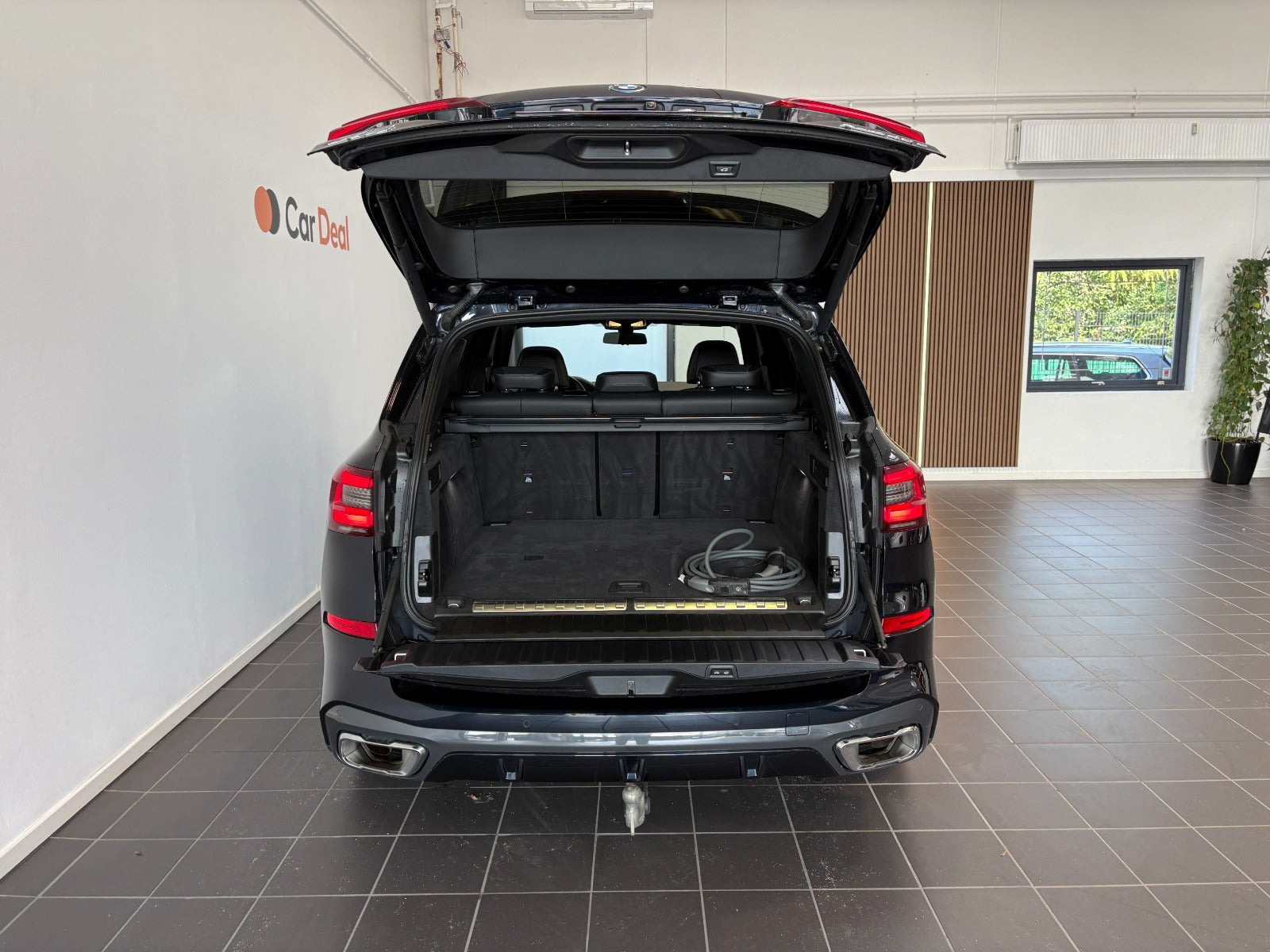 Sort BMW X5 fra 2023