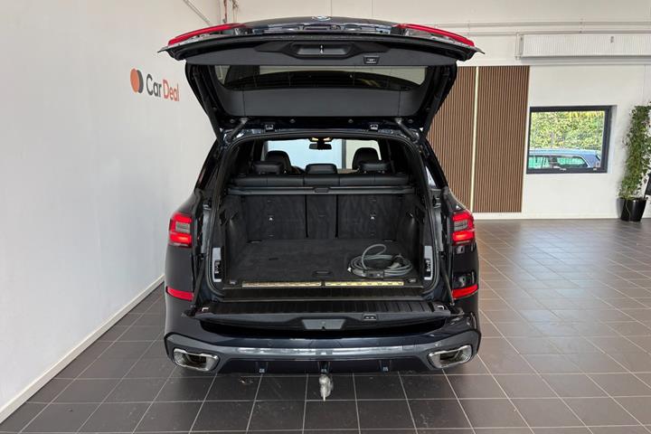 Sort BMW X5 fra 2023