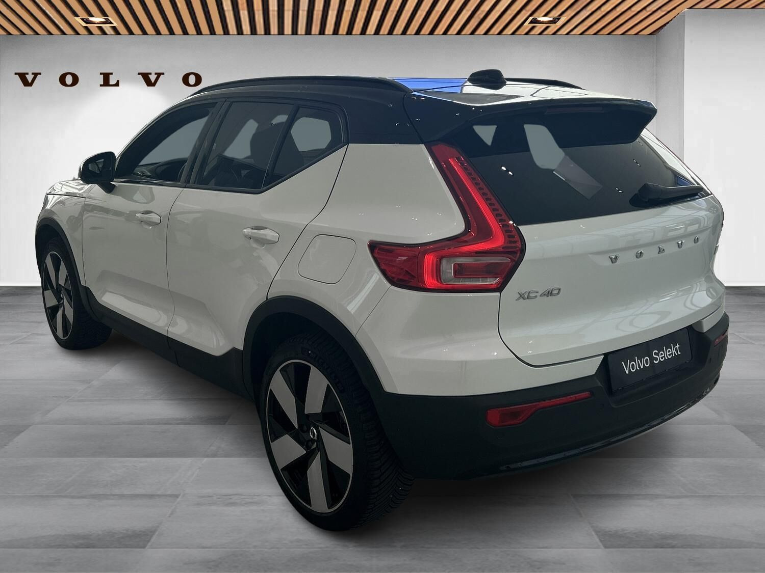 Hvid Volvo XC40 fra 2023