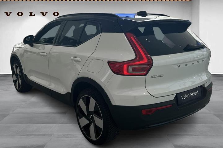 Hvid Volvo XC40 fra 2023