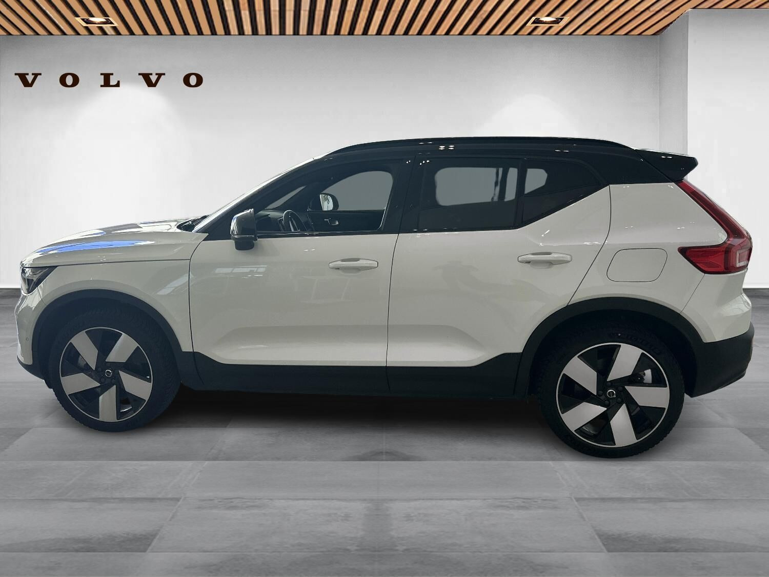Hvid Volvo XC40 fra 2023