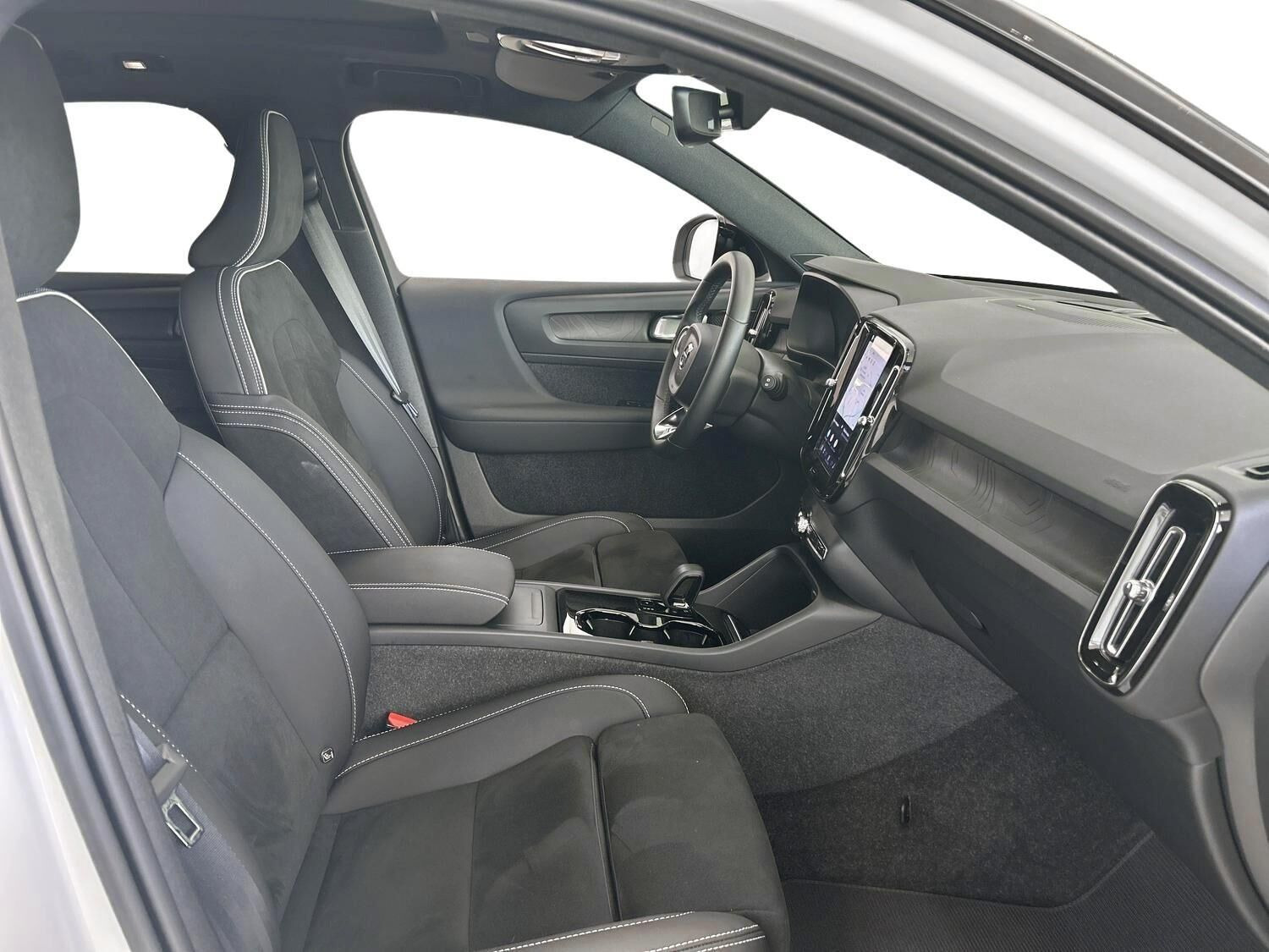 Hvid Volvo XC40 fra 2023