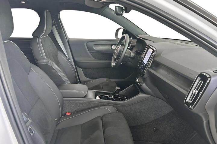 Hvid Volvo XC40 fra 2023