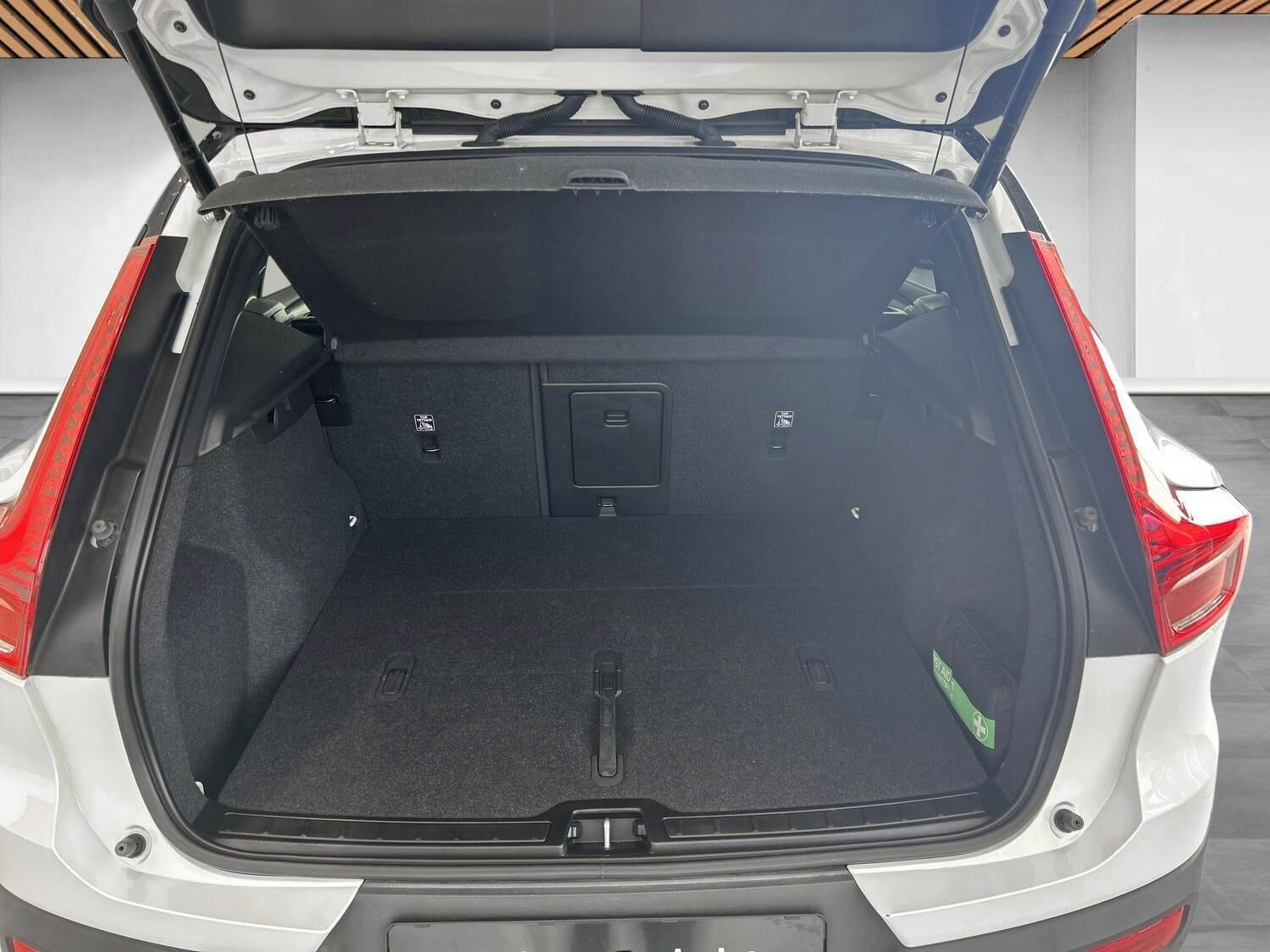 Hvid Volvo XC40 fra 2023