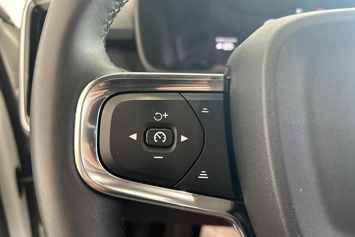 Hvid Volvo XC40 fra 2023