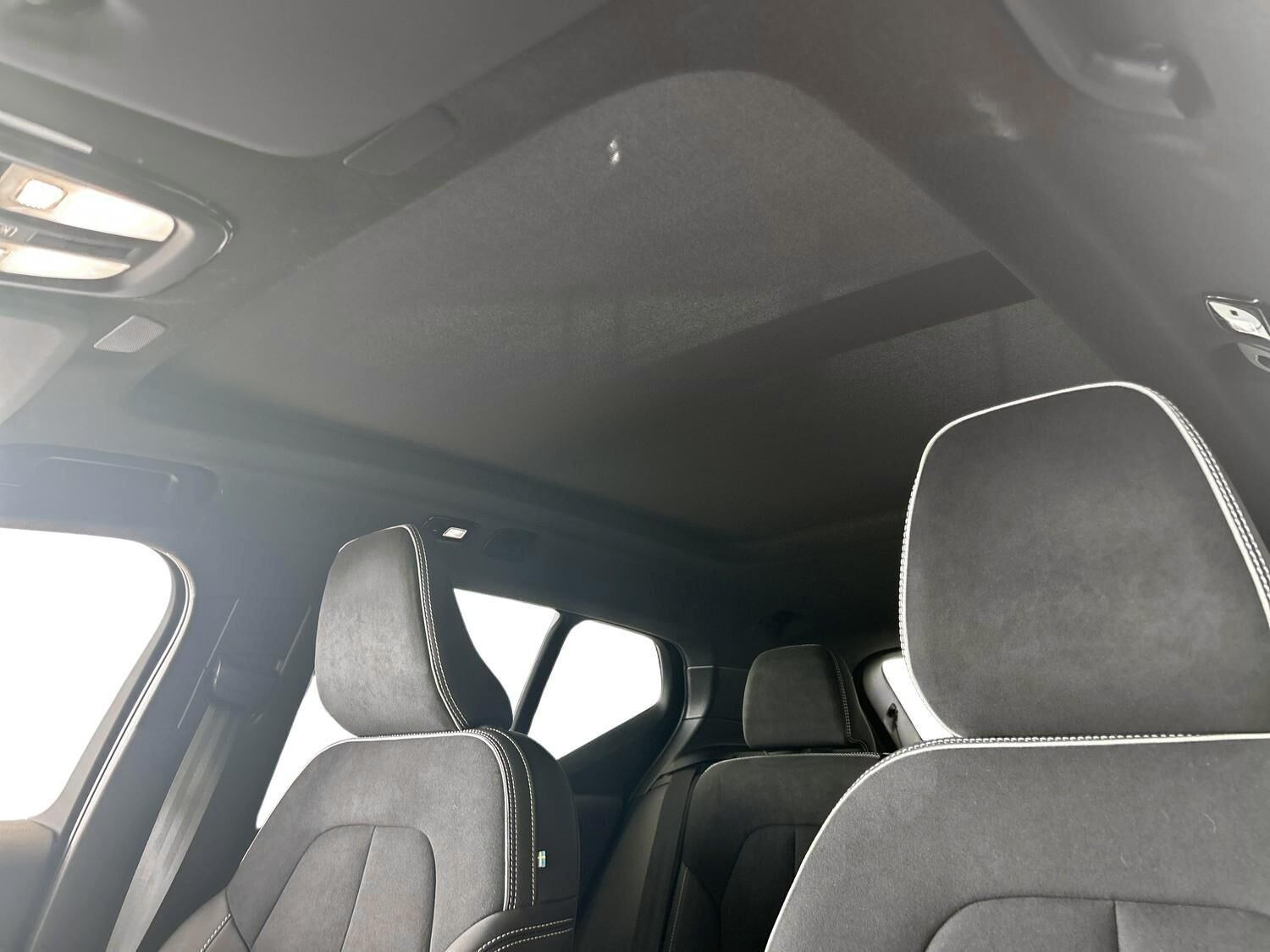 Hvid Volvo XC40 fra 2023