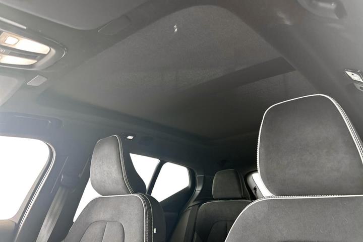 Hvid Volvo XC40 fra 2023