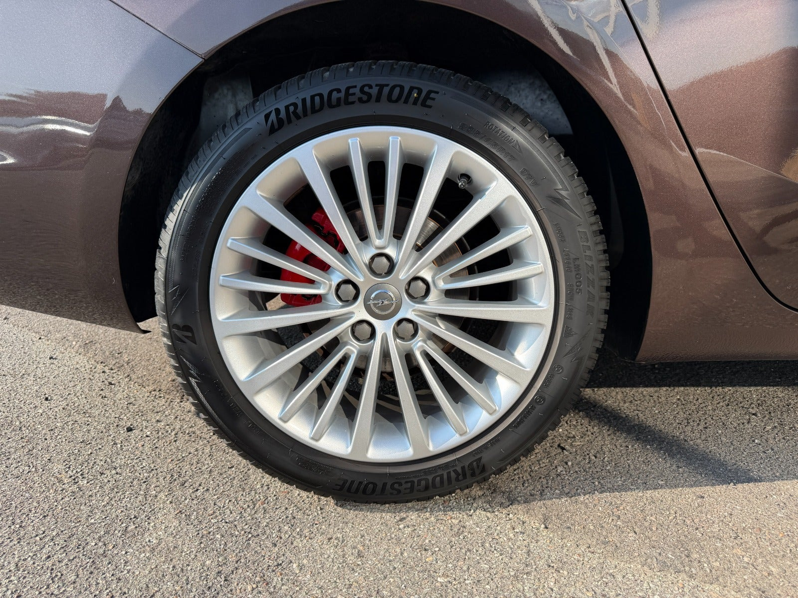 Brun Opel Astra fra 2017