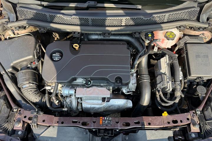 Brun Opel Astra fra 2017
