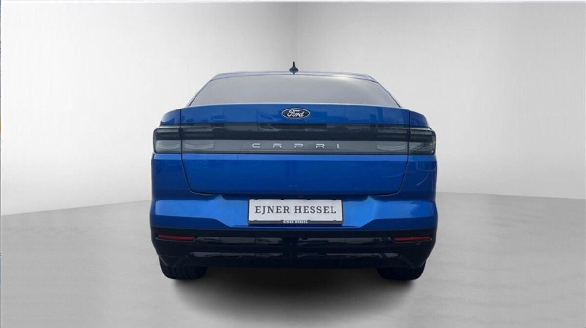 Blå Ford Capri fra 2025