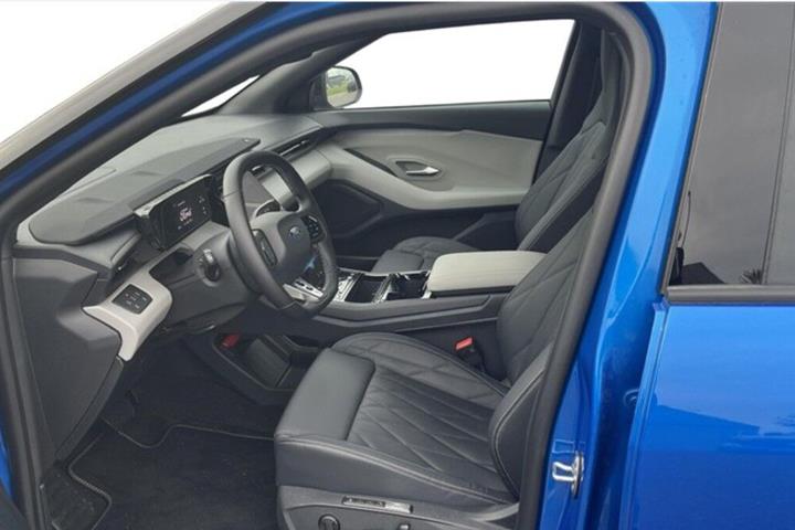 Blå Ford Capri fra 2025