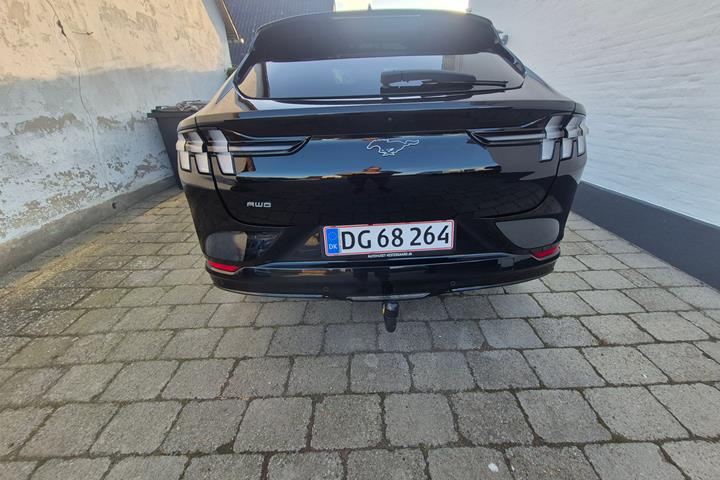 Sort Ford Mustang Mach-E fra 2021