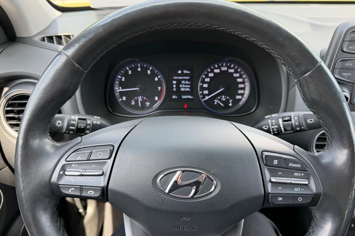 Rød Hyundai Kona fra 2017