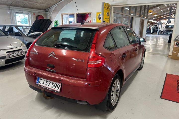 Rød Citroën C4 fra 2008