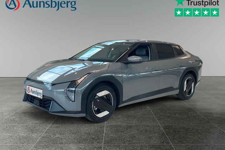 Grå Kia EV4 fra 2026 set udefra