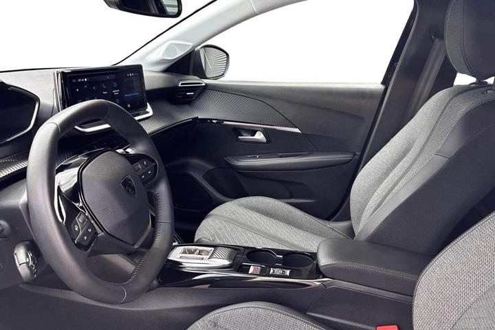 Sort Peugeot e-208 fra 2024