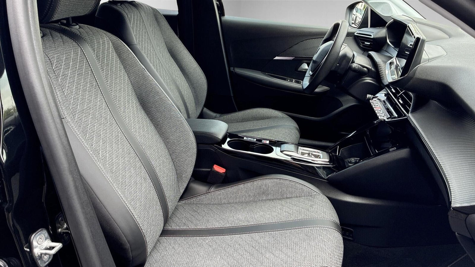 Sort Peugeot e-208 fra 2024