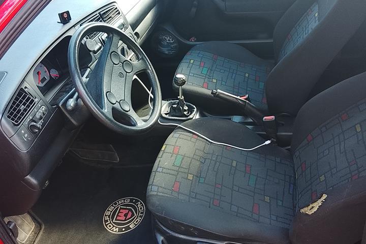 Rød VW Golf fra 1997